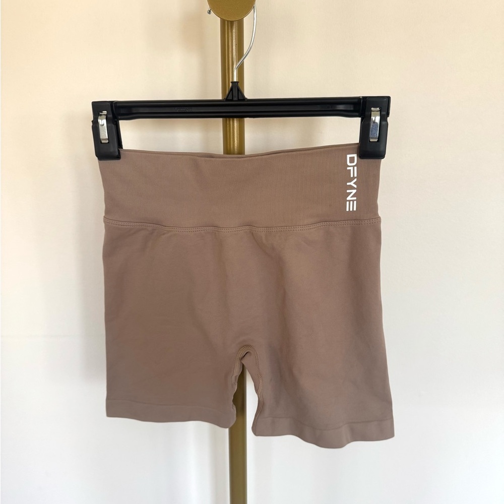 DFYTE Seamless High-Waist Bike Shorts in Taupe